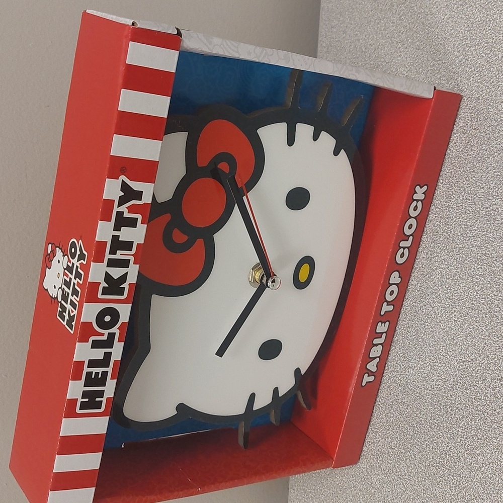 Hello Kitty Sanrio Table Top Clock Small - Picture 11 of 12